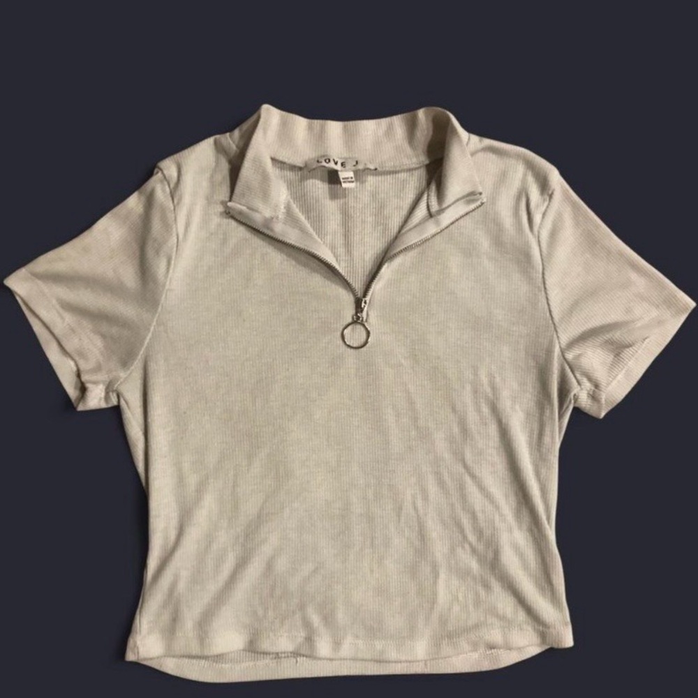 L | Love J brand very light grey ribbed polo crop top